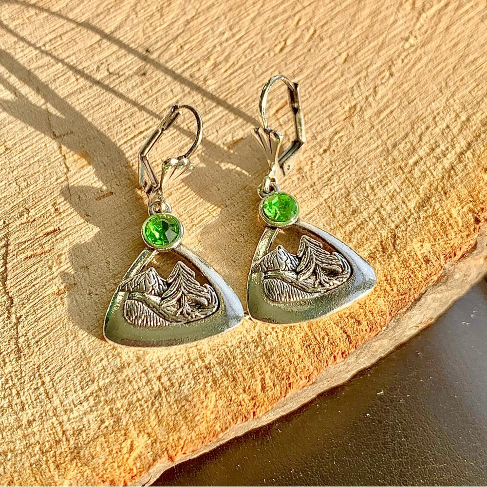 ๐๏ธ Engraved Etched Adventure Mountain Earrings - Picture 2 of 7